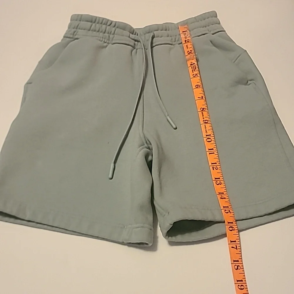 #44 Lululemon Loungeful Shorts size 0 b1352